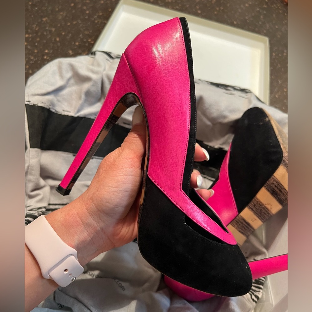 GEORGINA GOODMAN Daryl black/ pink peep-toe platform pumps sz 39Cut-out at vamps